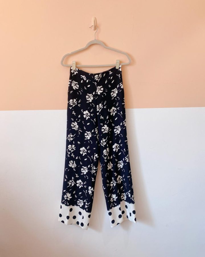 Calça preta flores barra poás Carolina Herrera P