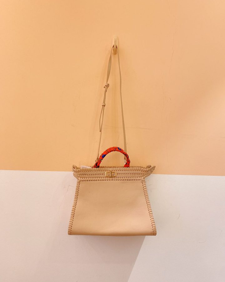 Bolsa nude trançado Arezzo