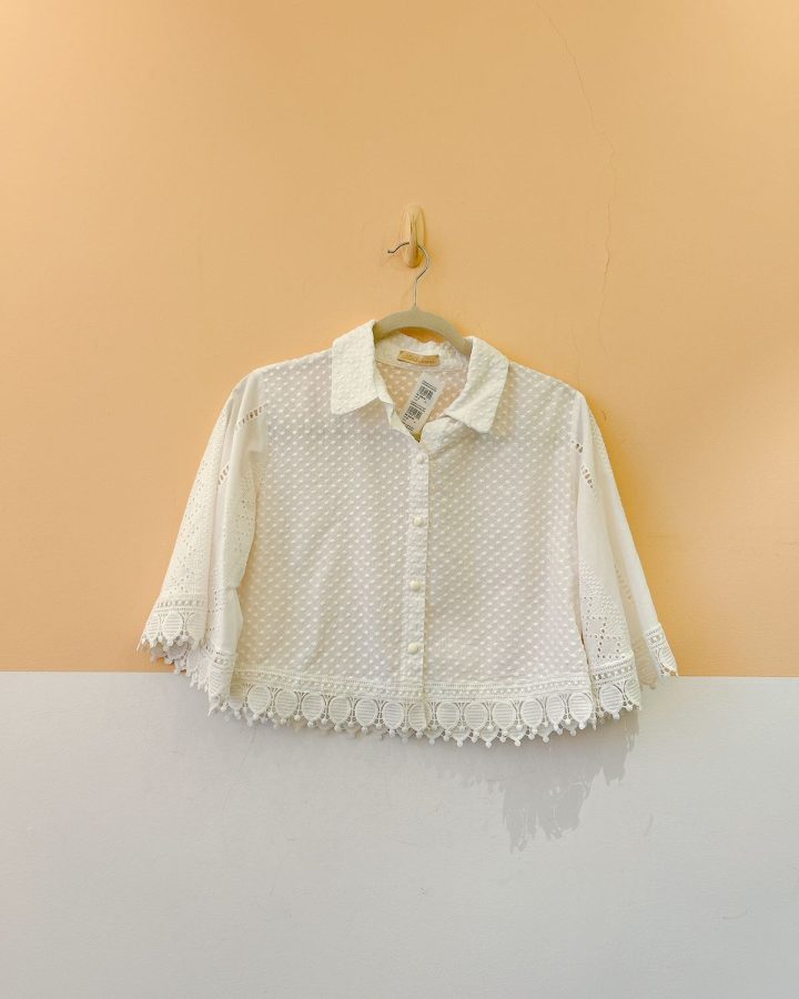 Camisa curta off bordados renda Hush P