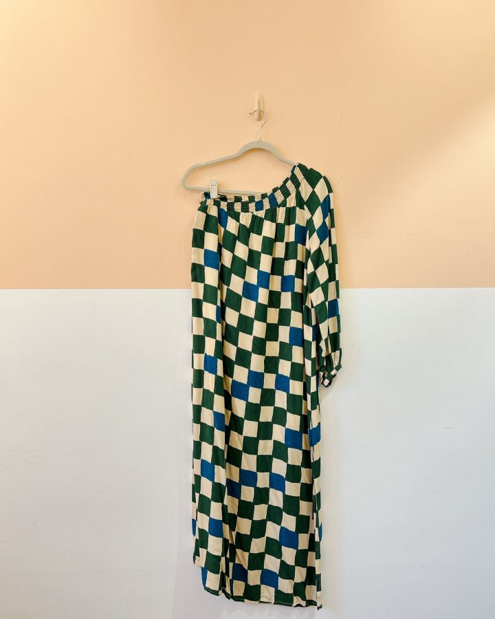 Vestido xadrez verde ombro só OMG P