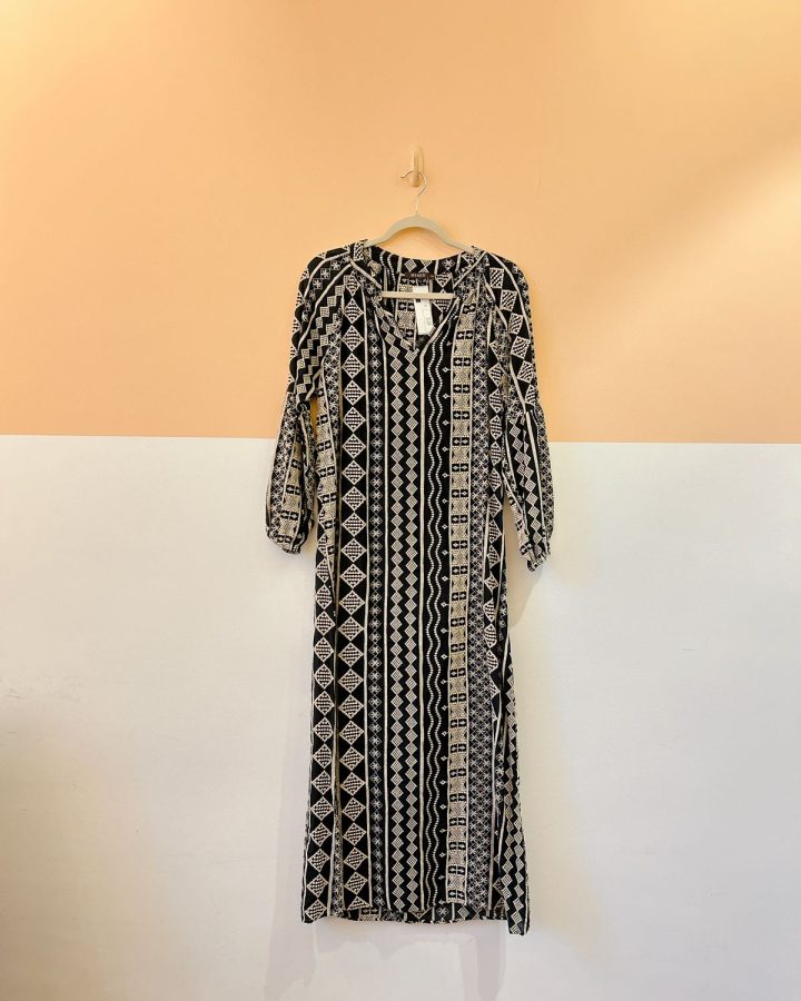 Vestido preto bordados brancos Mixed 34