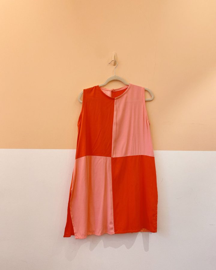 Vestido curto rosa e vermelho Brenda Silveira M