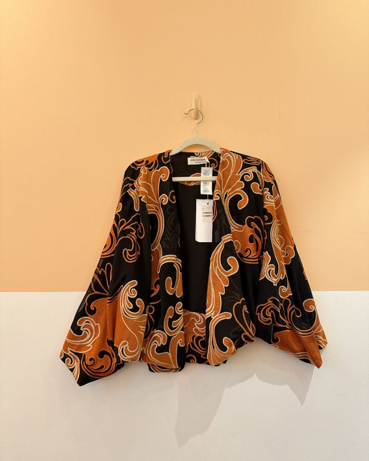 Kimono preto bordados Cris Barros U