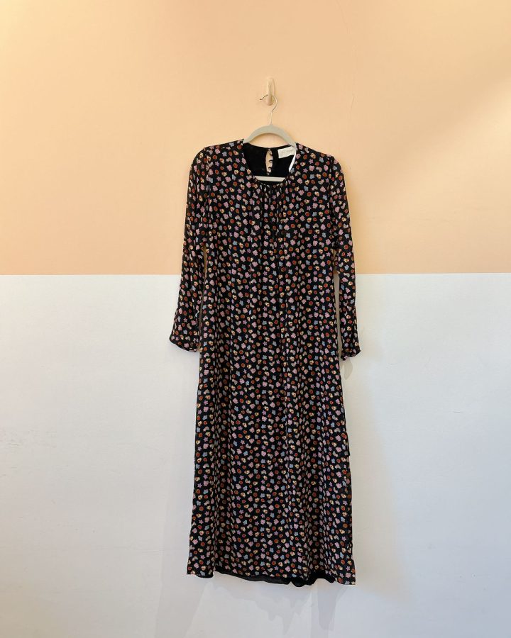 Vestido preto desenhos Cris Barros 38
