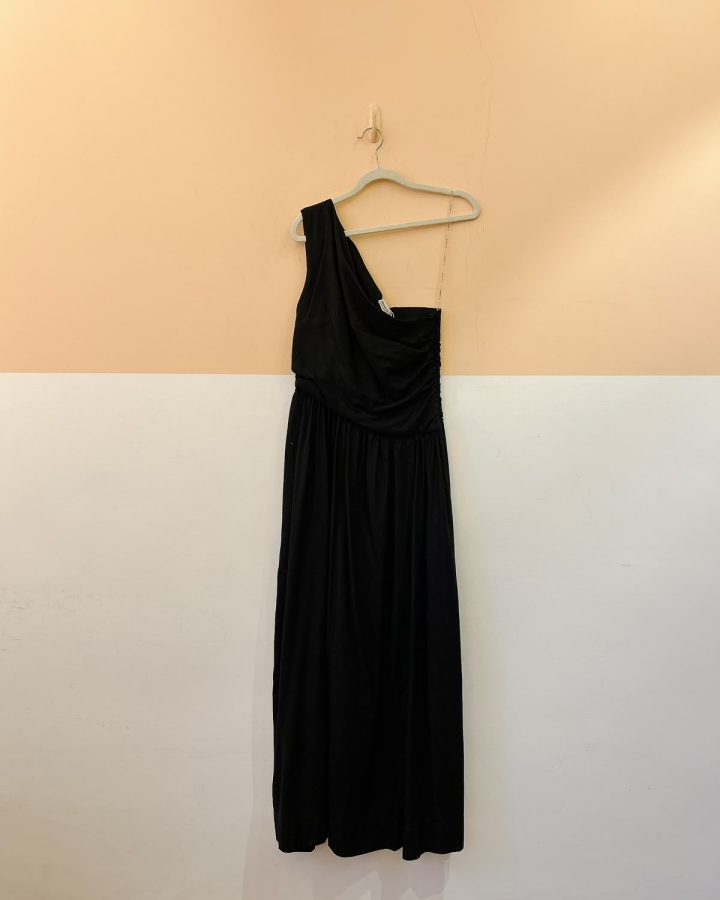 Vestido preto ombro só Dress To M