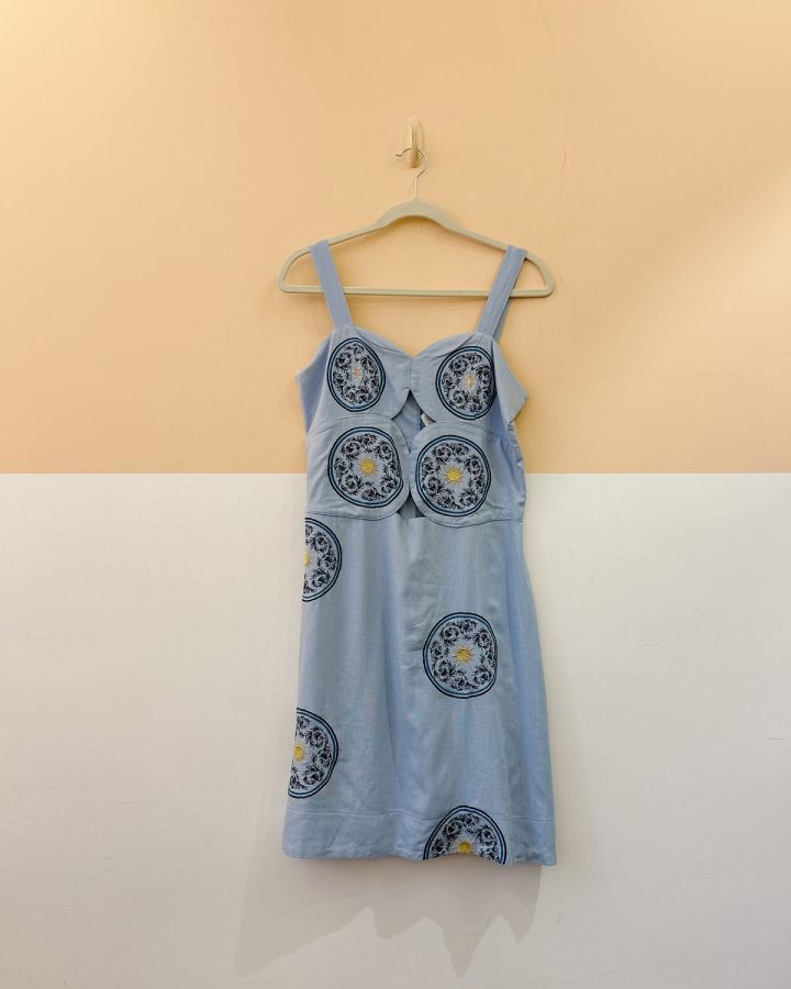 Vestido midi azul bordados Fernanda Di Biase GG