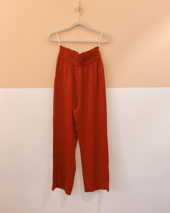 Calça acetinada vermelha NV 36