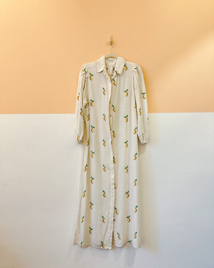Vestido off bordados Le Lis Blanc 42