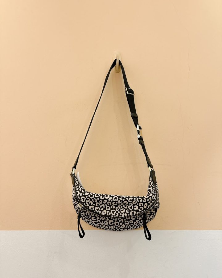 Pochete onça p&b Kate Spade