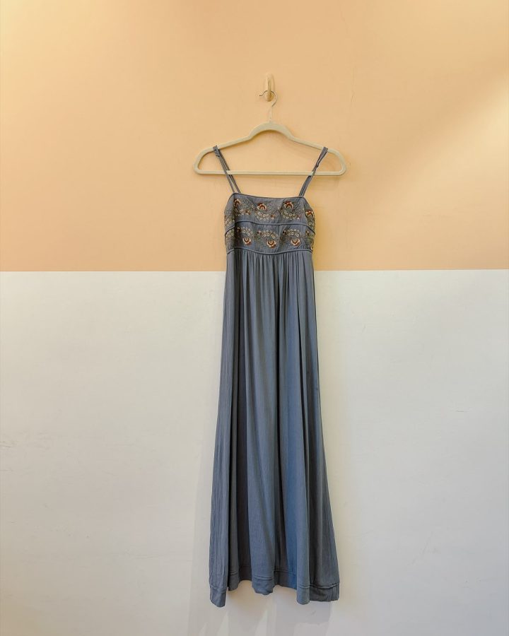 Vestido azul bordados busto Maria Filó PP