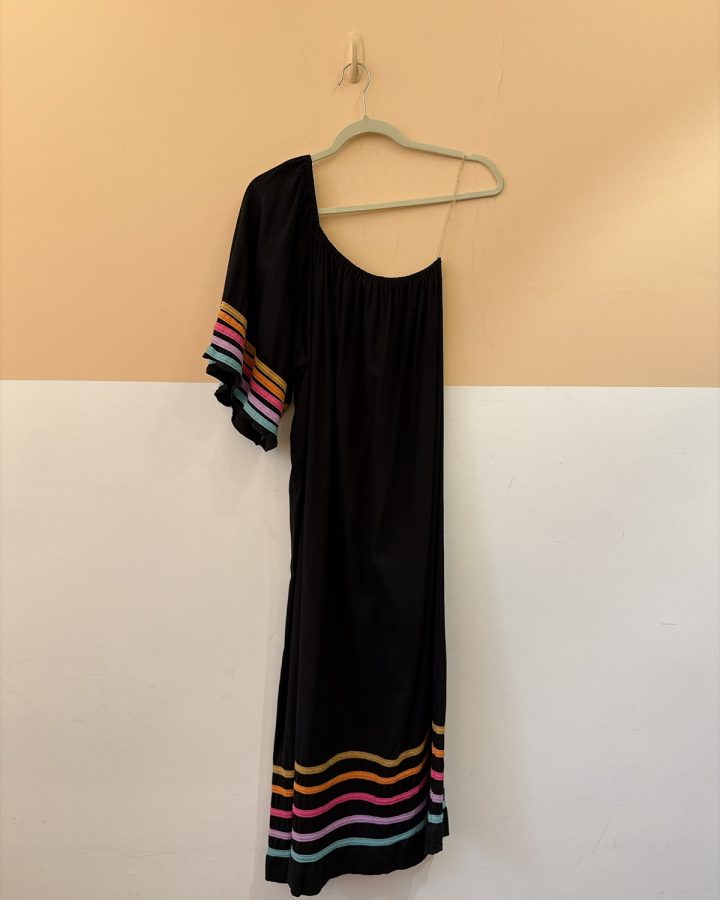 Vestido preto ombro só listras Dress To M
