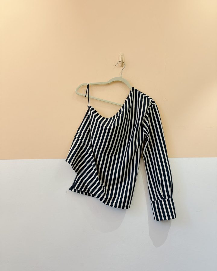 Blusa ombro só listrada azul Zara P