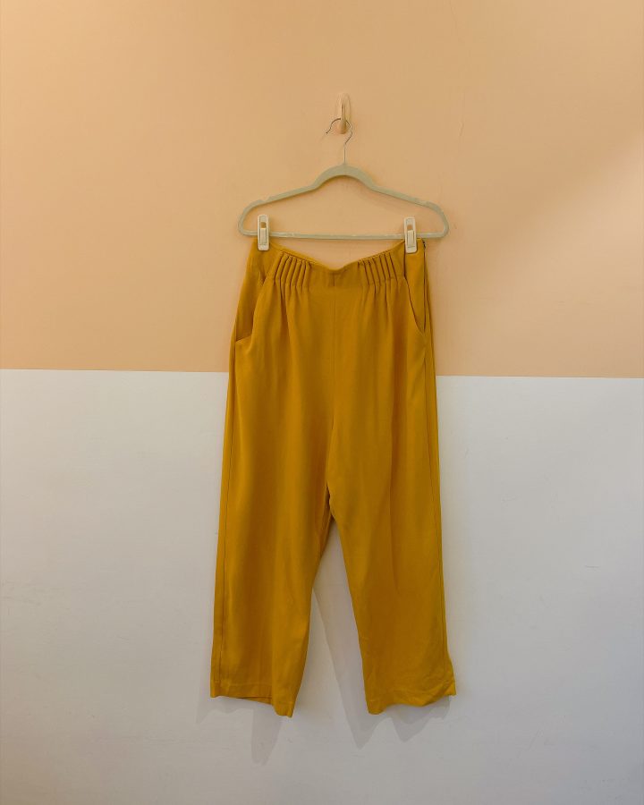 Calça crepe mostarda Cris Barros 40
