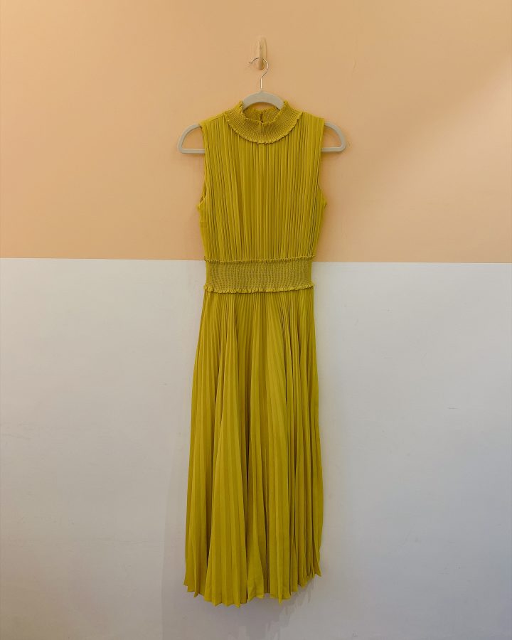 Vestido midi mostarda plissado Nanette M