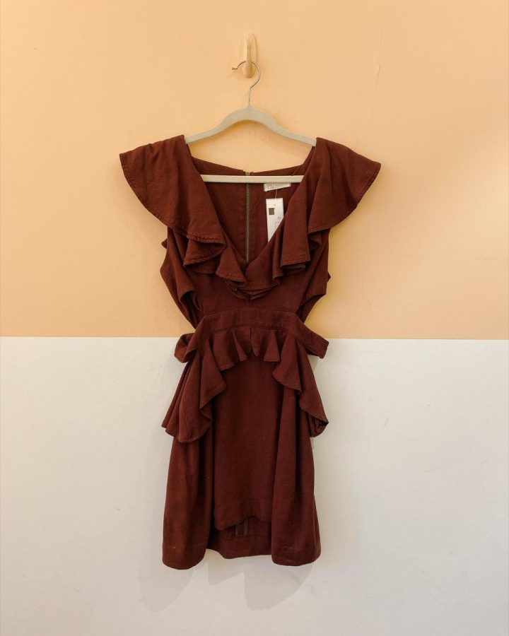 Vestido curto vinho babados NV M