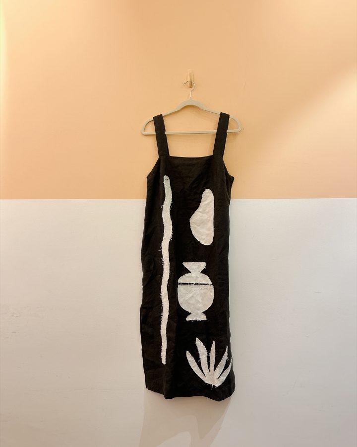 Vestido midi preto aplicações Waiwai + Betina de Luca M