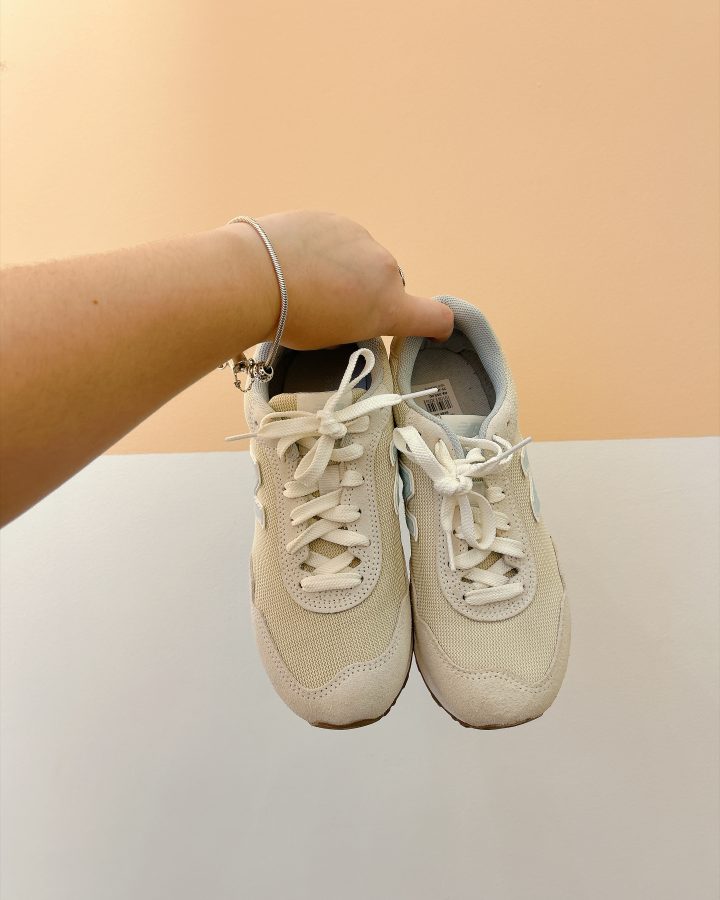 Tênis off/azul New Balance 35