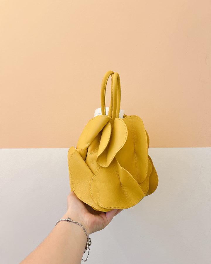 Bolsa amarela couro petalas Farm