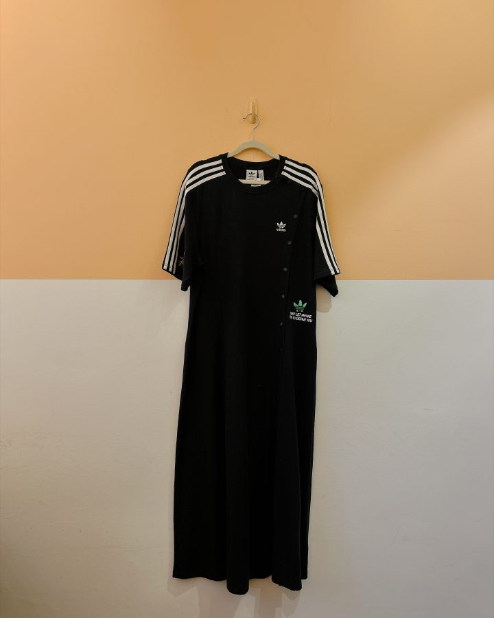Vestido preto botões bordados Adidas G