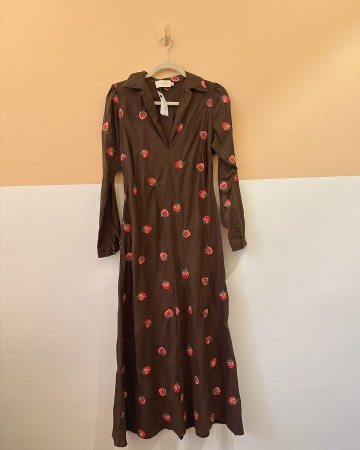 Vestido midi marrom morangos Cris Barros 36