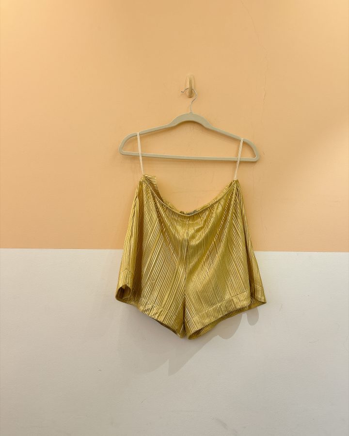 Short dourado plissado Eugenia Sanson P