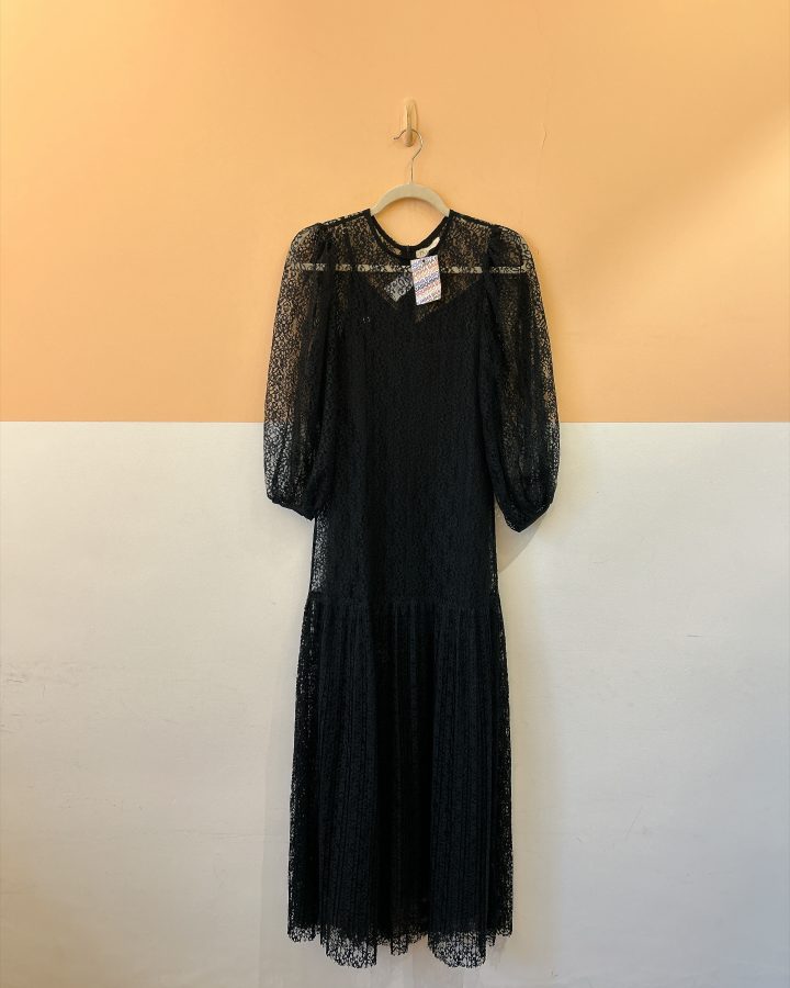 Vestido preto renda com forro NV P