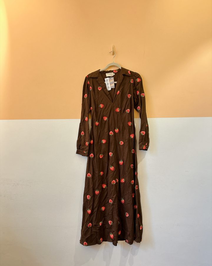 Vestido midi marrom morangos Cris Barros 36